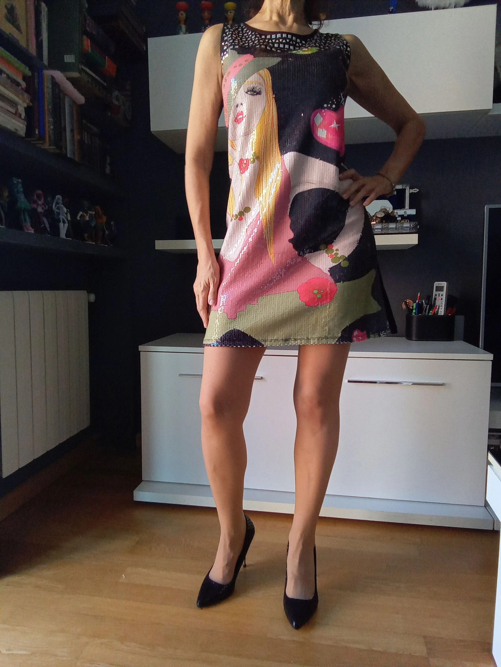 Meerkleurige jurk met pailletten en studs – photo 15